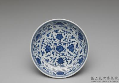 图片[2]-Dish with Indian lotus scrolls in underglaze blue, Qing dynasty, Qianlong reign (1736-1795)-China Archive